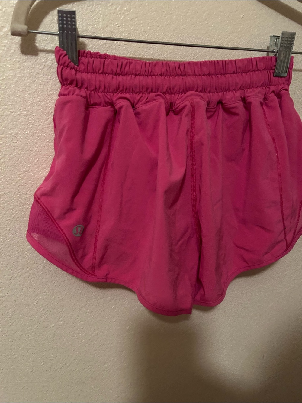 Lululemon Hotty Hot Low-Rise Lined Shorts 2.5" (Size 2)